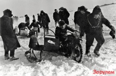 Для зимних кроссов вместо колеса коляски иногда ставили лыжу.