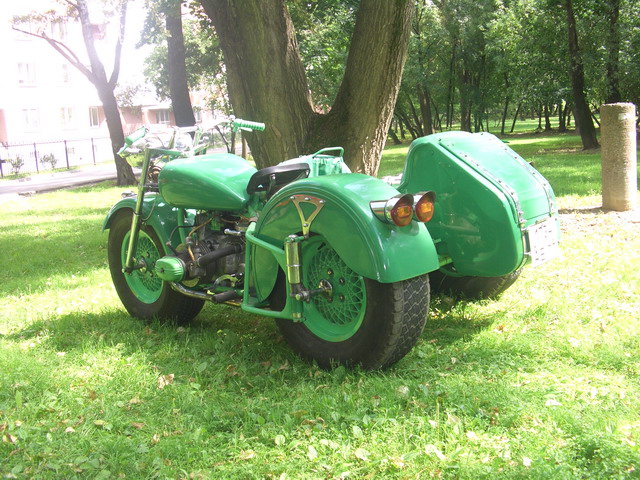 Урал с коляской, цвет зелёный