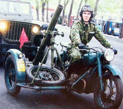 мотоцикл М-72 с минометом