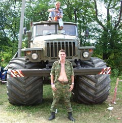 OPPOZIT.RU: ИРБИТ 2005:<br />
Это круто. Настоящий «Монстр».  Роста я не маленького. 